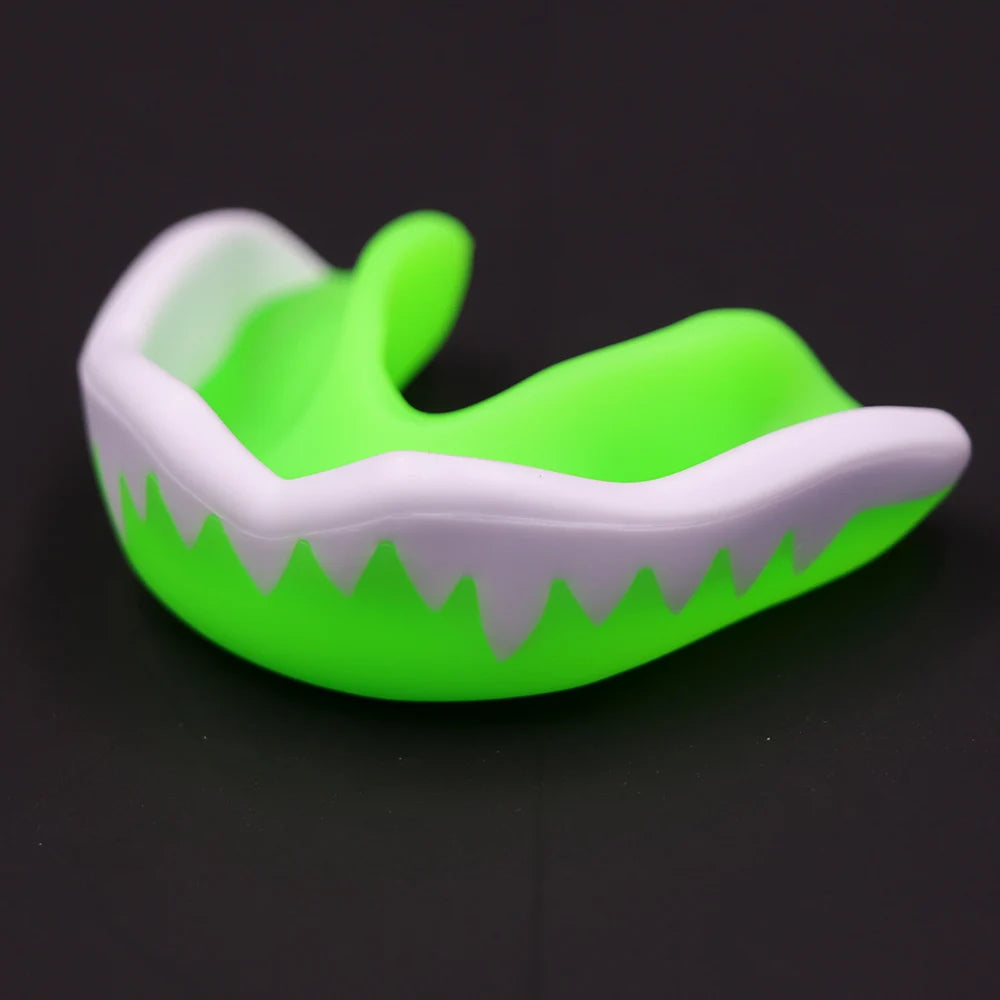 Boxing MMA Wrestling Mouth Guard, Football Rugby Sports Gum Shield, Slim Fit Design for Maximum Teeth Protection and Comfort